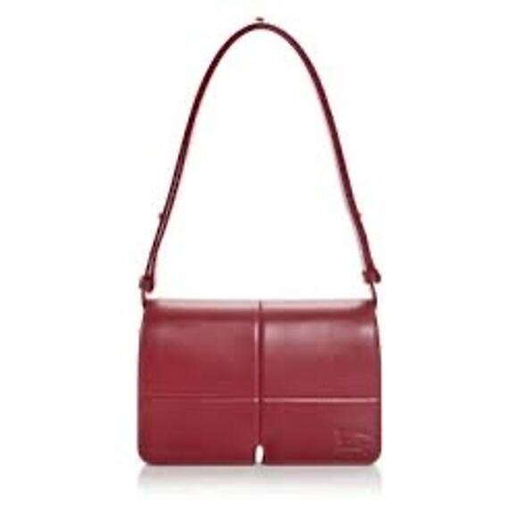Burberry NWT Snip Leather Shoulder Bag in Ruby - Picture 1 of 16